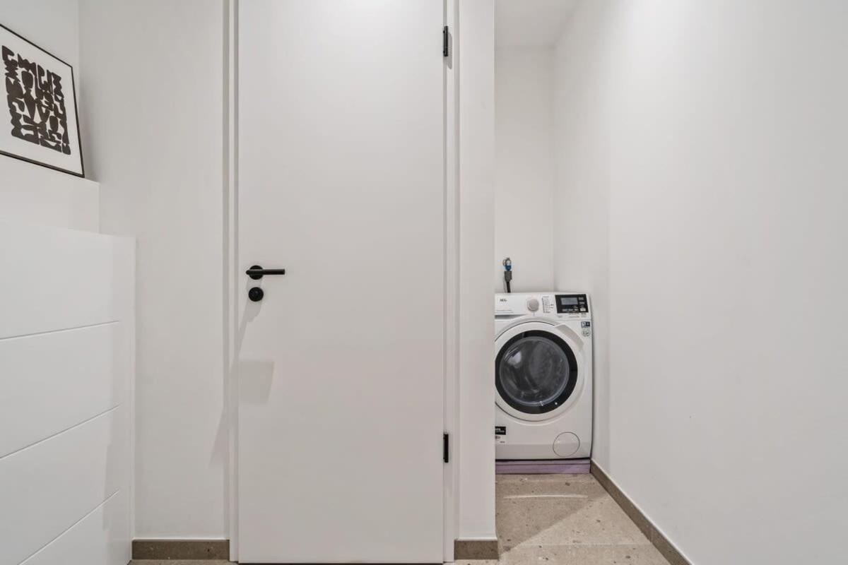 Ferienwohnung Luxurious 2Br Apt With Balcony In Luxemburg Exterior foto