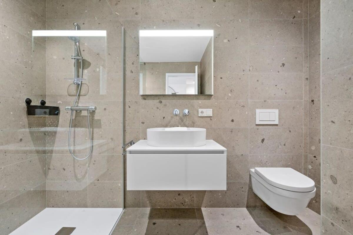 Ferienwohnung Luxurious 2Br Apt With Balcony In Luxemburg Exterior foto